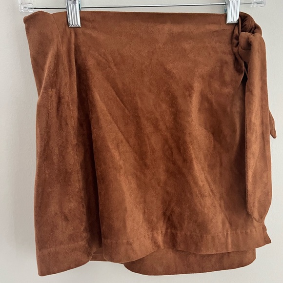 CUPCAKES & CASHMERE | Women's Size 6 Brown Faux Suede Tie Mini Faux Wrap Skirt - Picture 6 of 8